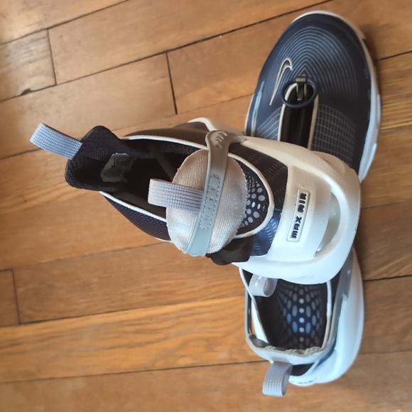 NIKE AIR MAX CRAZE WOMEN SNEAKERS SIZE 9 - Picture 4 of 8